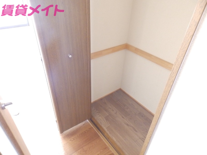 収納　同型参考写真