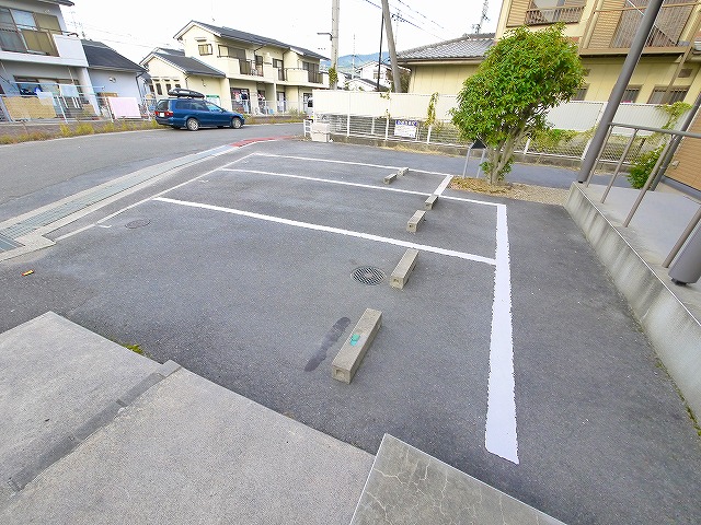 駐車場　車をお持ちの方に嬉しい駐車場付きの物件です
