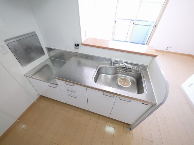 キッチン　コンパクトなキッチンで掃除もラクラク