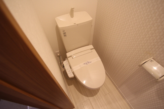 トイレ　※別部屋の写真です