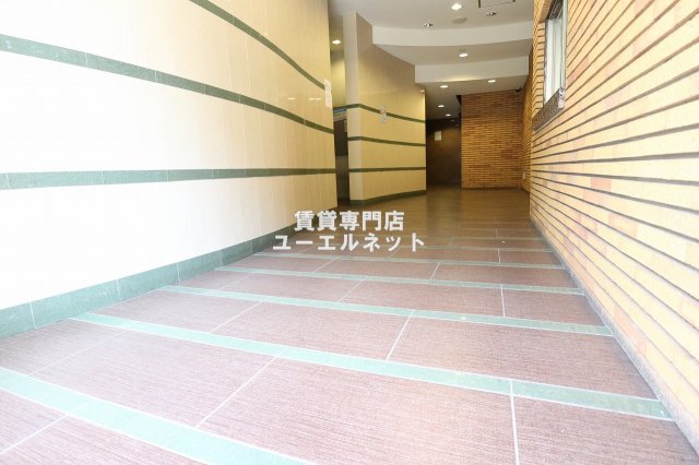 エントランス　毎日通る場所だからこそ、洗練された空間に