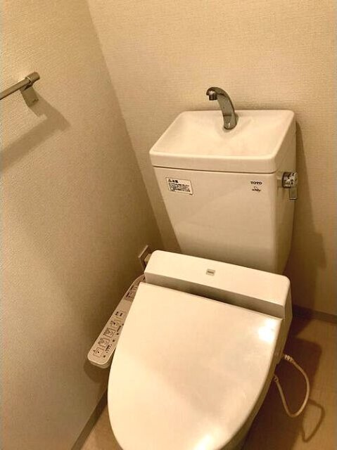 トイレ　温水洗浄便座完備