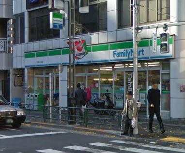 コンビニ　ファミリーマート町屋二丁目店（コンビニ）まで135m