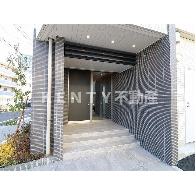 エントランス　落ち着いたエントランスです