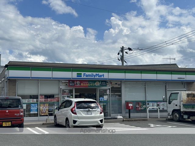 コンビニ　ファミリーマート（コンビニ）まで1315m