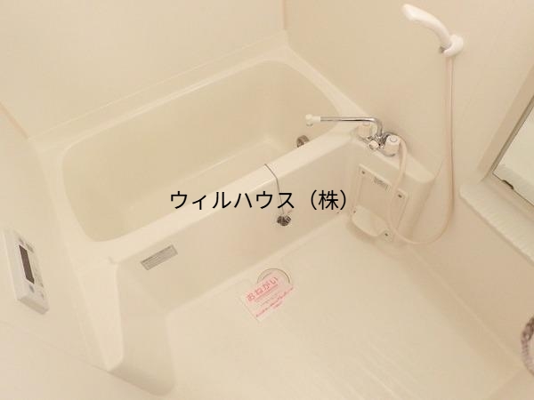 バス・シャワールーム　追い焚き機能付きバス！