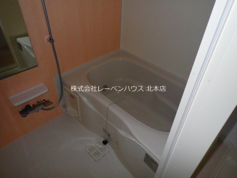 バス・シャワールーム　反転間取りの参考写真です