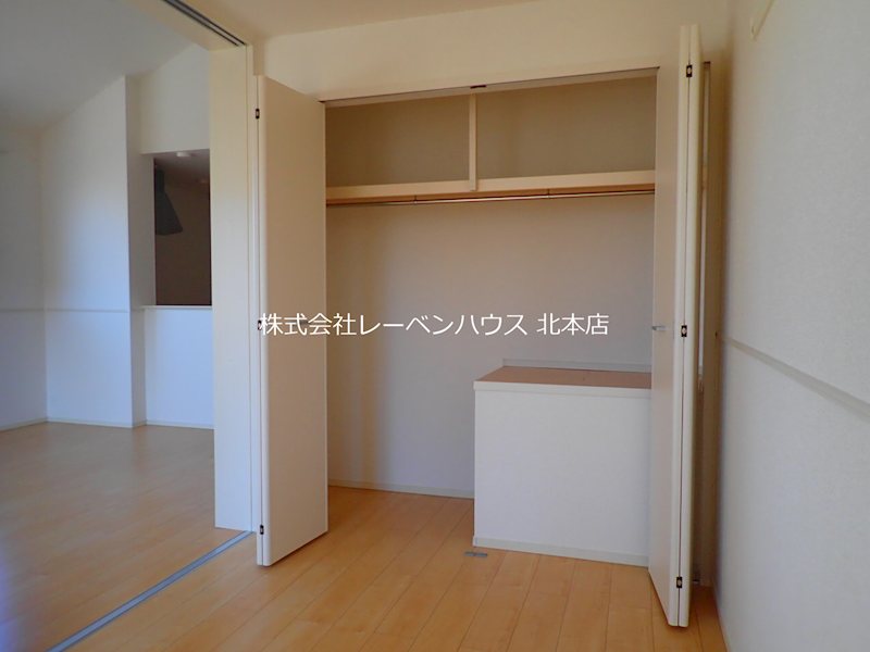 収納　反転間取りの参考写真です