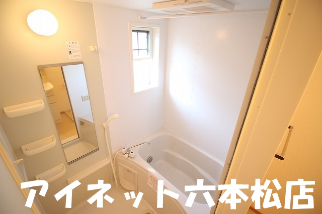 バス・シャワールーム　1日の疲れを癒しましょう。