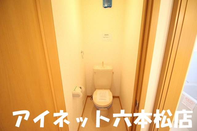 トイレ　清潔感のある空間です。