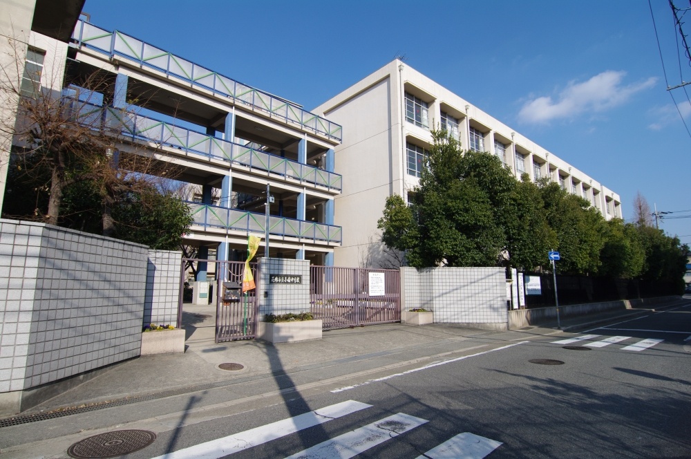 中学校　尼崎市立　小園中学校（中学校）まで1079m