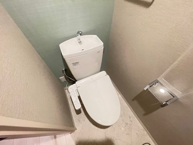 トイレ　※写真は同タイプの別号室です