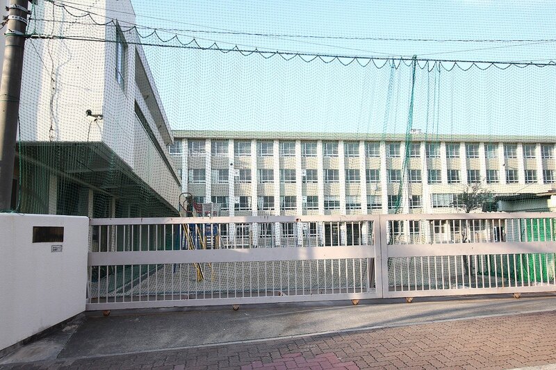 小学校　名古屋市立白鳥小学校（小学校）まで462m