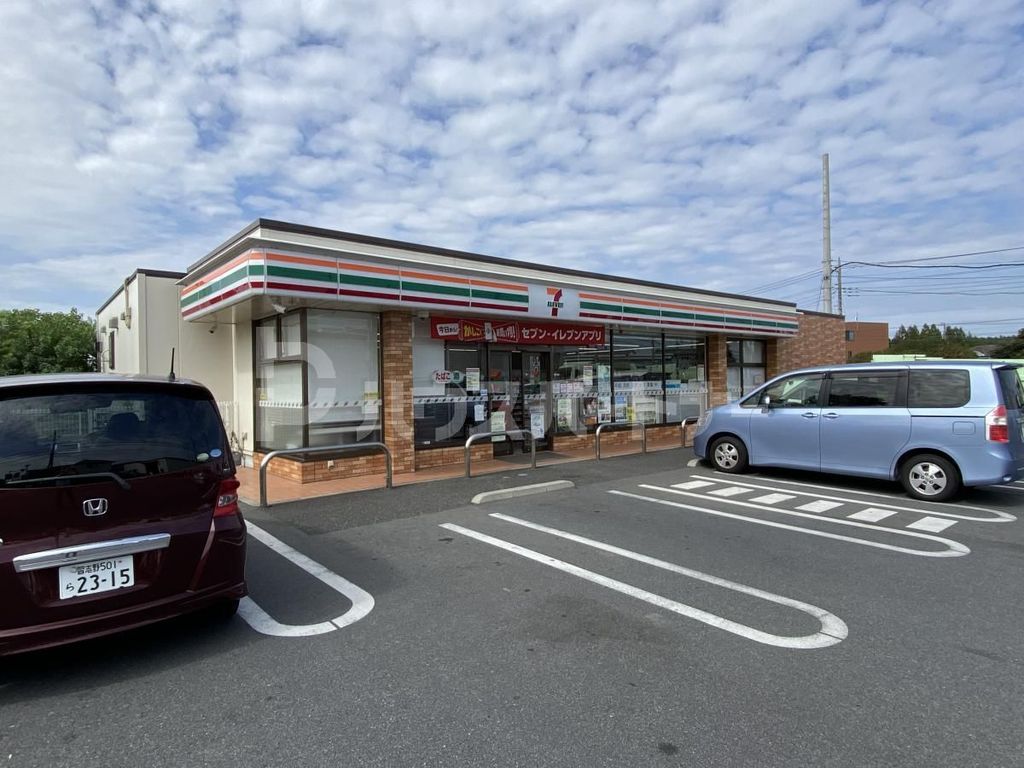 コンビニ　セブンイレブン三郷公園前店（コンビニ）まで220m