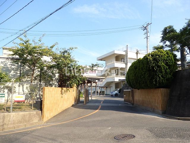 小学校　広島市立伴小学校（小学校）まで289m
