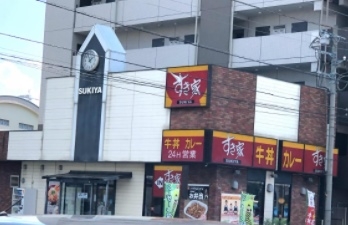 飲食店　すき家環七西新井店（飲食店）まで270m