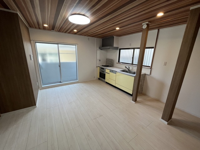 魚住町錦が丘1丁目戸建の居間写真