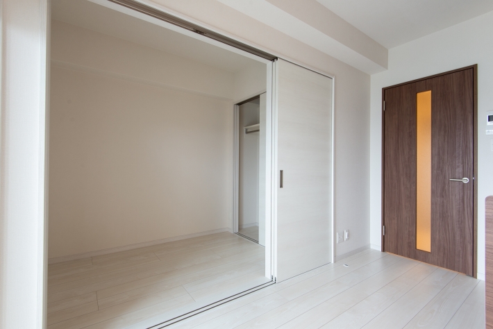 modern palazzo博多tresの居間写真