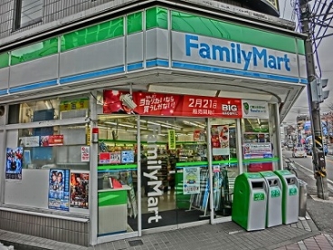 コンビニ　ファミリーマート横浜釜台町店（コンビニ）まで842m