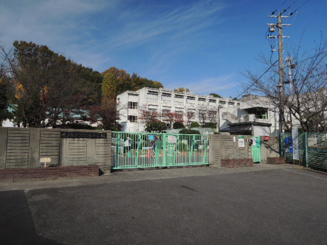小学校　枚方市立さだ東小学校（小学校）まで620m