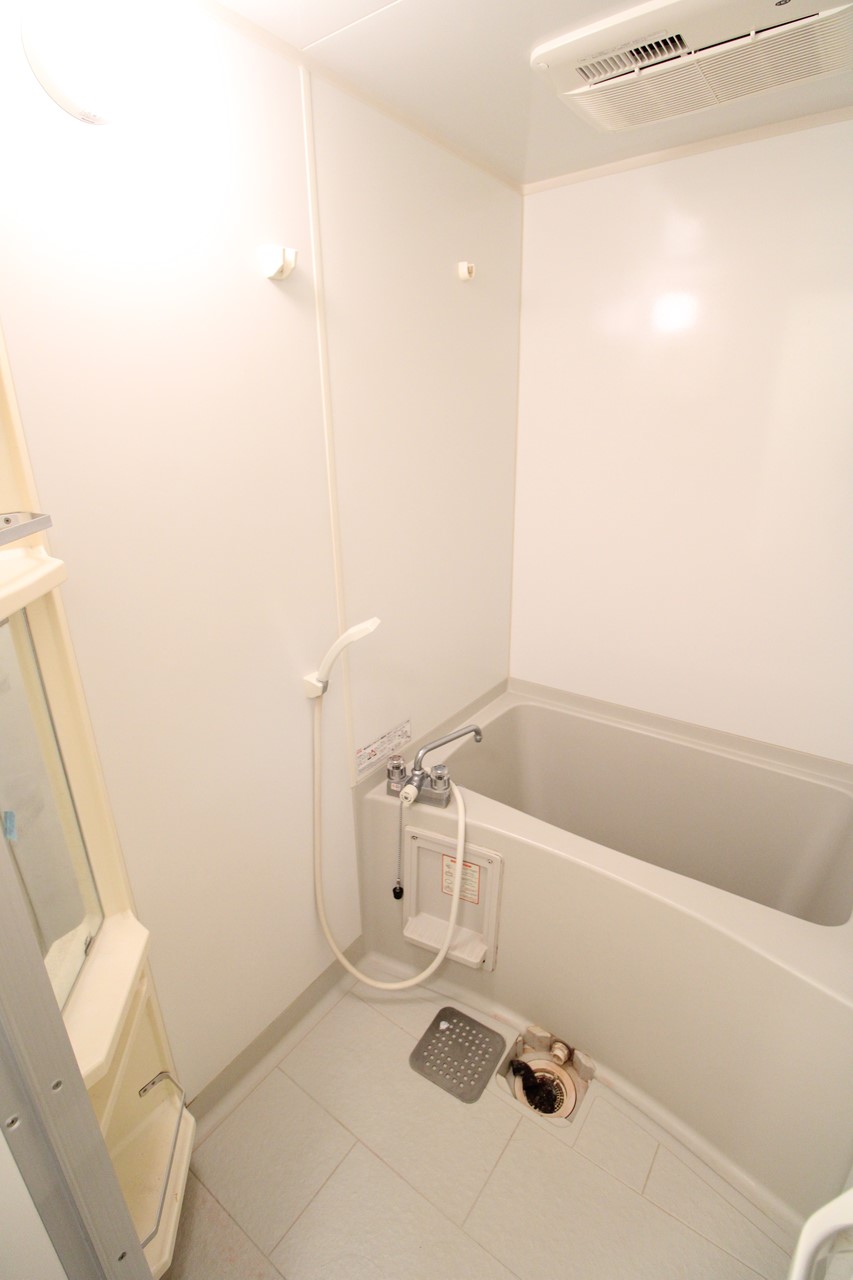 バス・シャワールーム　※同物件、別部屋の写真です。