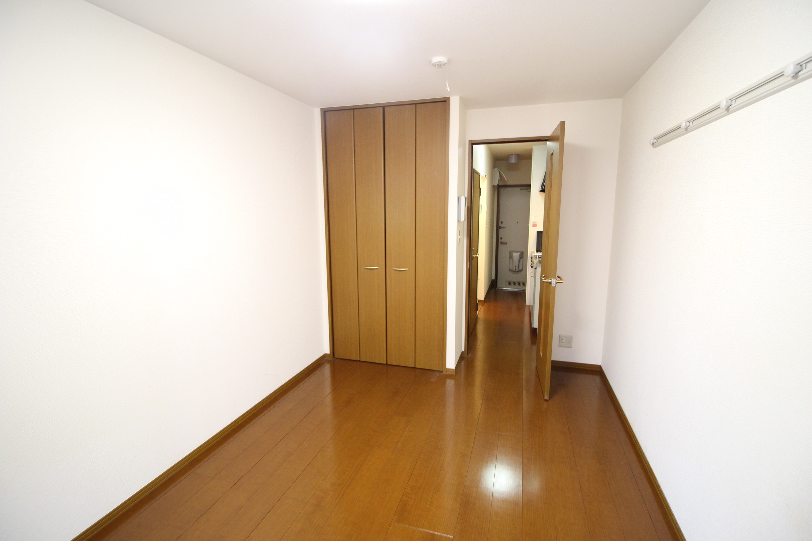 居室・リビング　※同物件、別部屋の写真です。