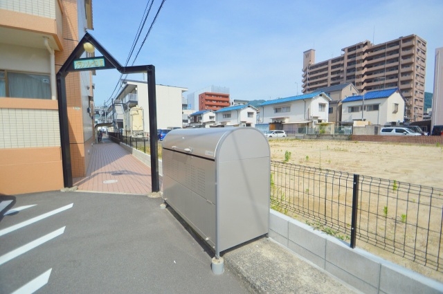 コンビニ　ローソンフタバ図書海田店（コンビニ）まで641m