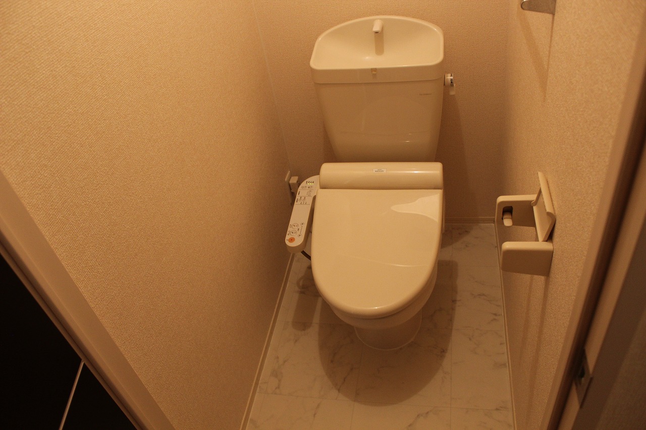 トイレ　温水洗浄便座