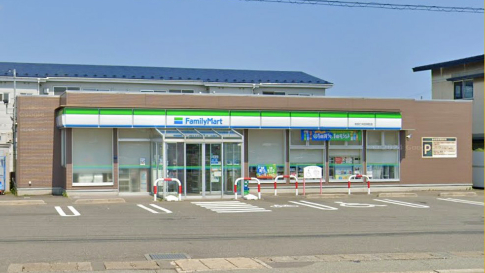 コンビニ　ファミリーマート秋田仁井田栄町店（コンビニ）まで493m
