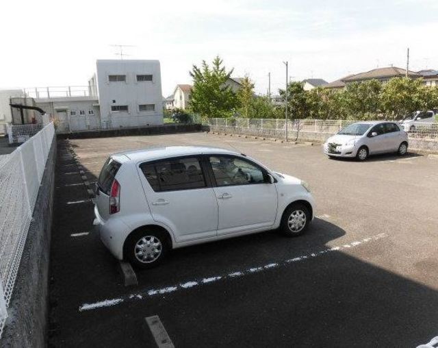 【高松市川島東町のアパートの駐車場】