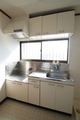 キッチン　窓があり明るいキッチン！