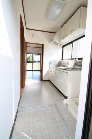 玄関　白を基調とした明るい玄関 ダイニング