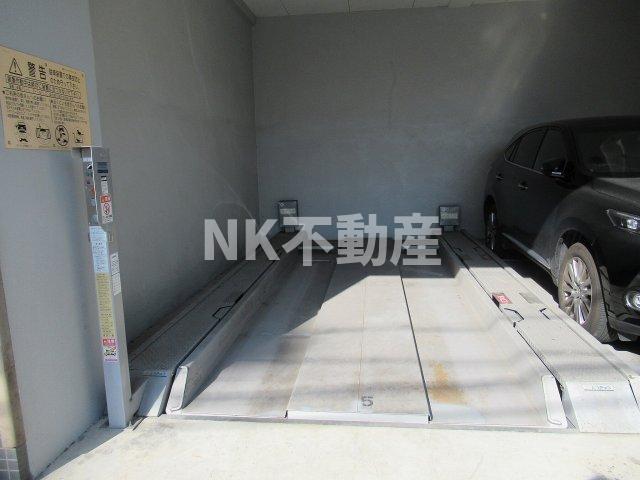 駐車場　駐車場に車を止められます