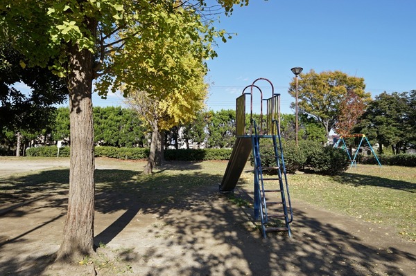 【松戸市西馬橋幸町のマンションの公園】