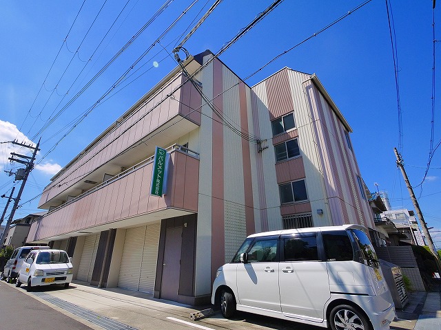 奈良市東紀寺町のマンションの建物外観