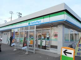 コンビニ　ファミリーマート秋田高校前店（コンビニ）まで718m