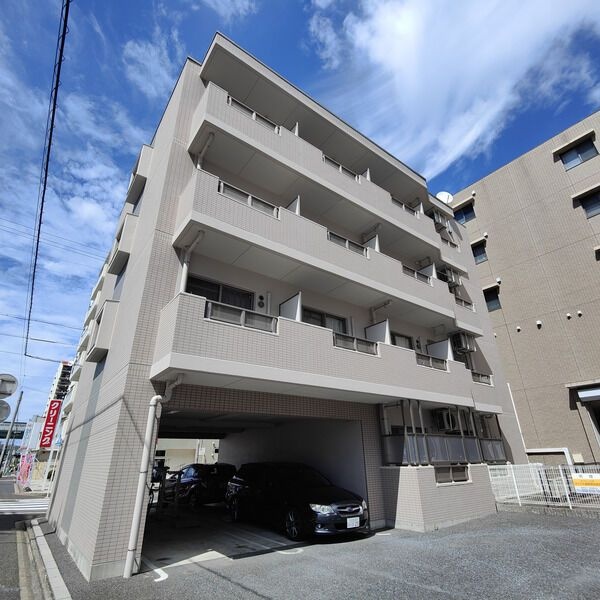 名古屋市西区笠取町のマンションの建物外観