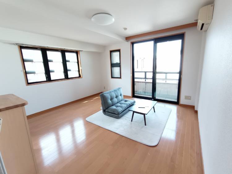 居室・リビング　11.4帖＆2面採光＆角部屋の広いお部屋☆