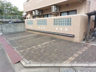 【松山市清水町のマンションの駐車場】