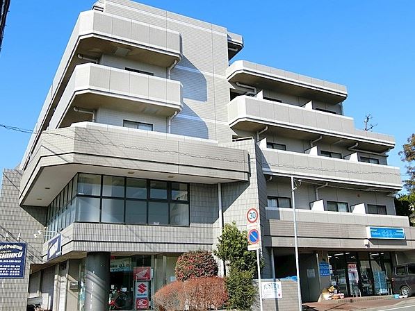 横浜市青葉区田奈町のマンションの建物外観