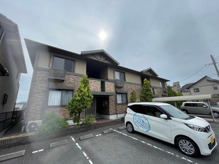 姫路市飾磨区英賀春日町のアパートの建物外観