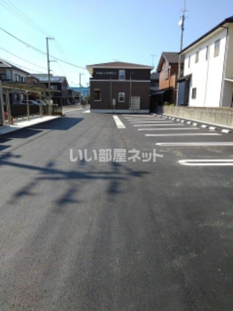 【西条市樋之口のアパートの駐車場】