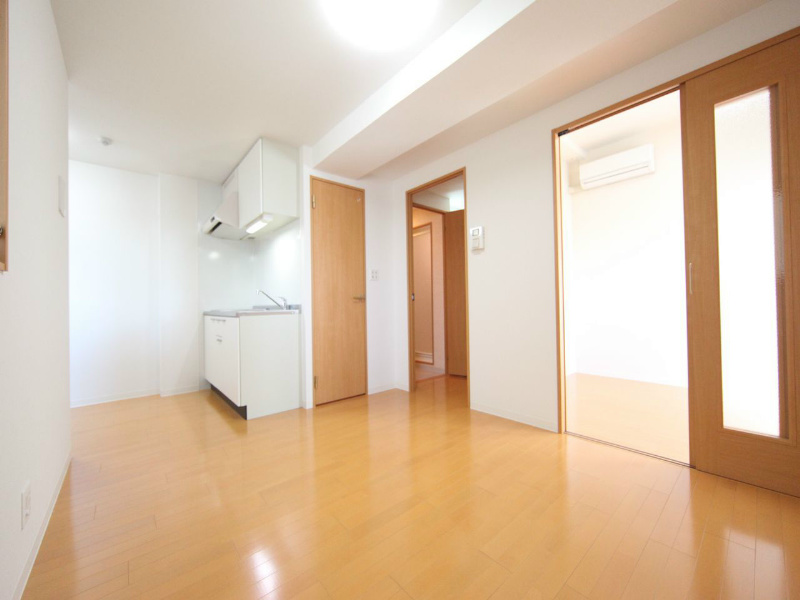 居室・リビング　LDK11.0帖　洋室5.0帖　つなげても仕切っても使えます