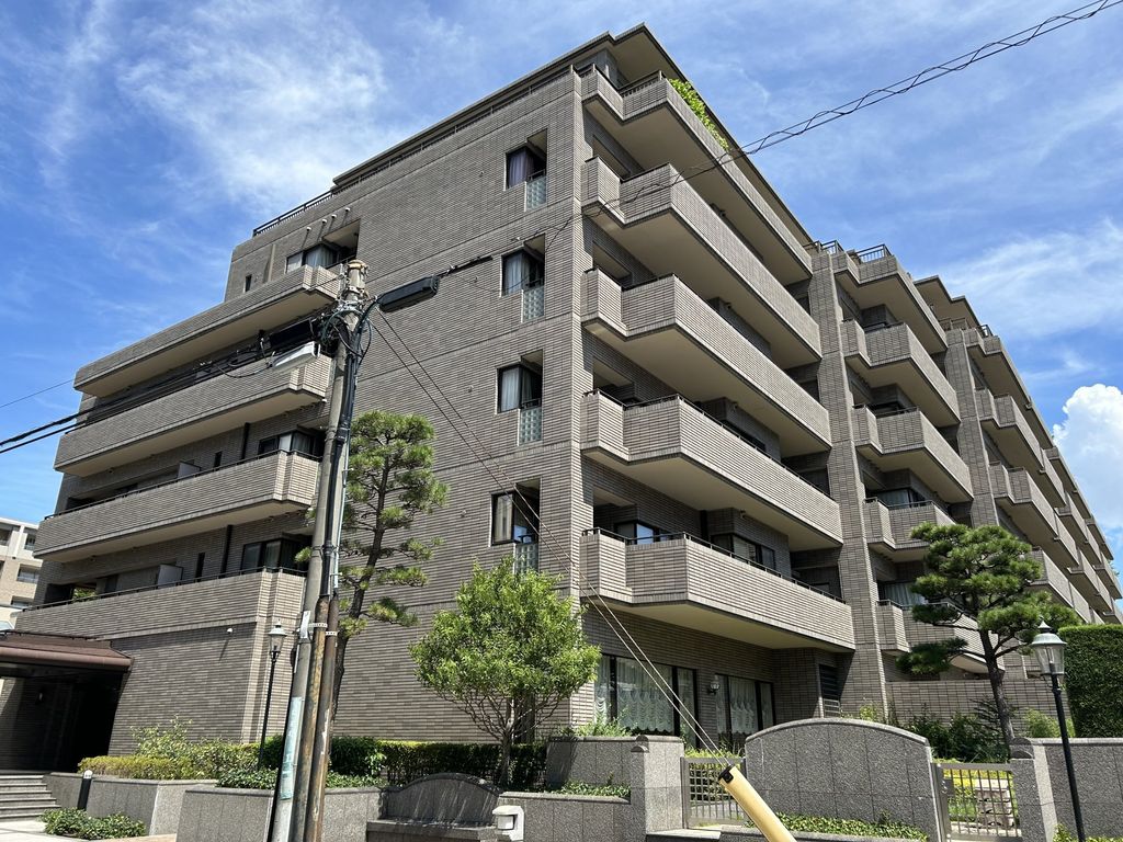 レールシティ甲子園口の建物外観