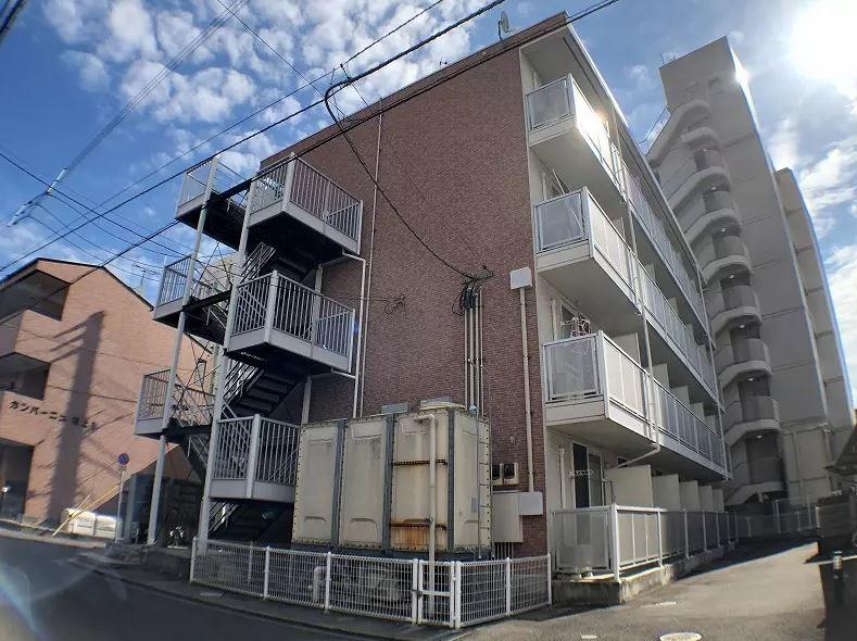 高松市塩上町のマンションの建物外観