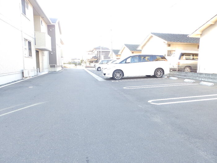 【福山市千田町のアパートの駐車場】