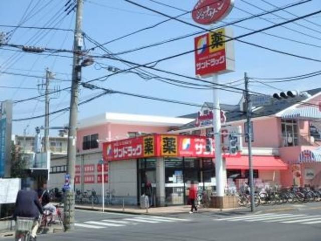 【小平市小川町のマンションのドラックストア】