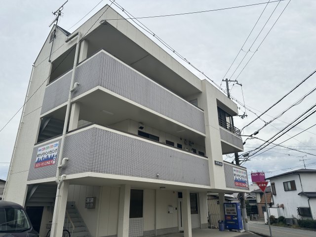 三木市大村のマンションの建物外観