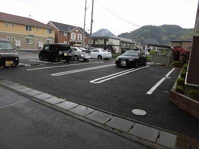 【サン・セレーノの駐車場】