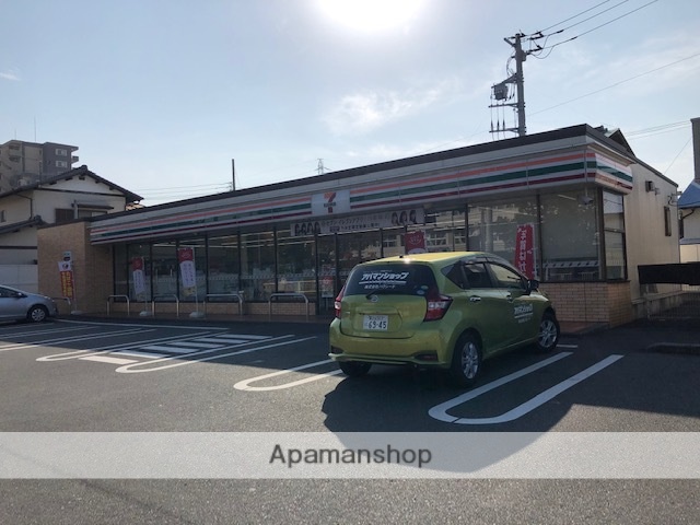 コンビニ　セブンイレブン（コンビニ）まで227m
